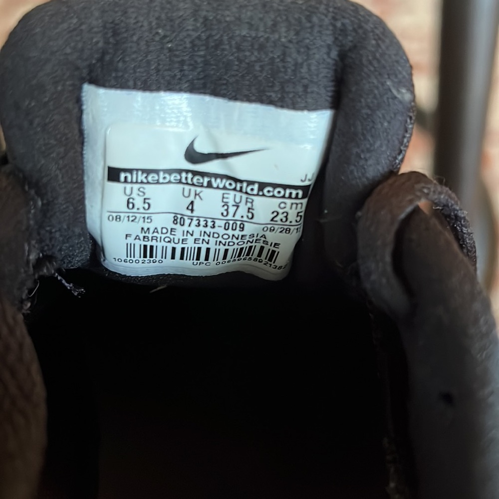Women’s Nike Trainers - Picture 7 of 8
